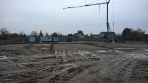 Installation de chantier - Pose de la grue et des baraquements