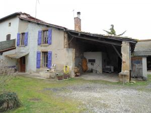 Réhabilitation d’une ancienne maison en pisé à Bougé Chambalud